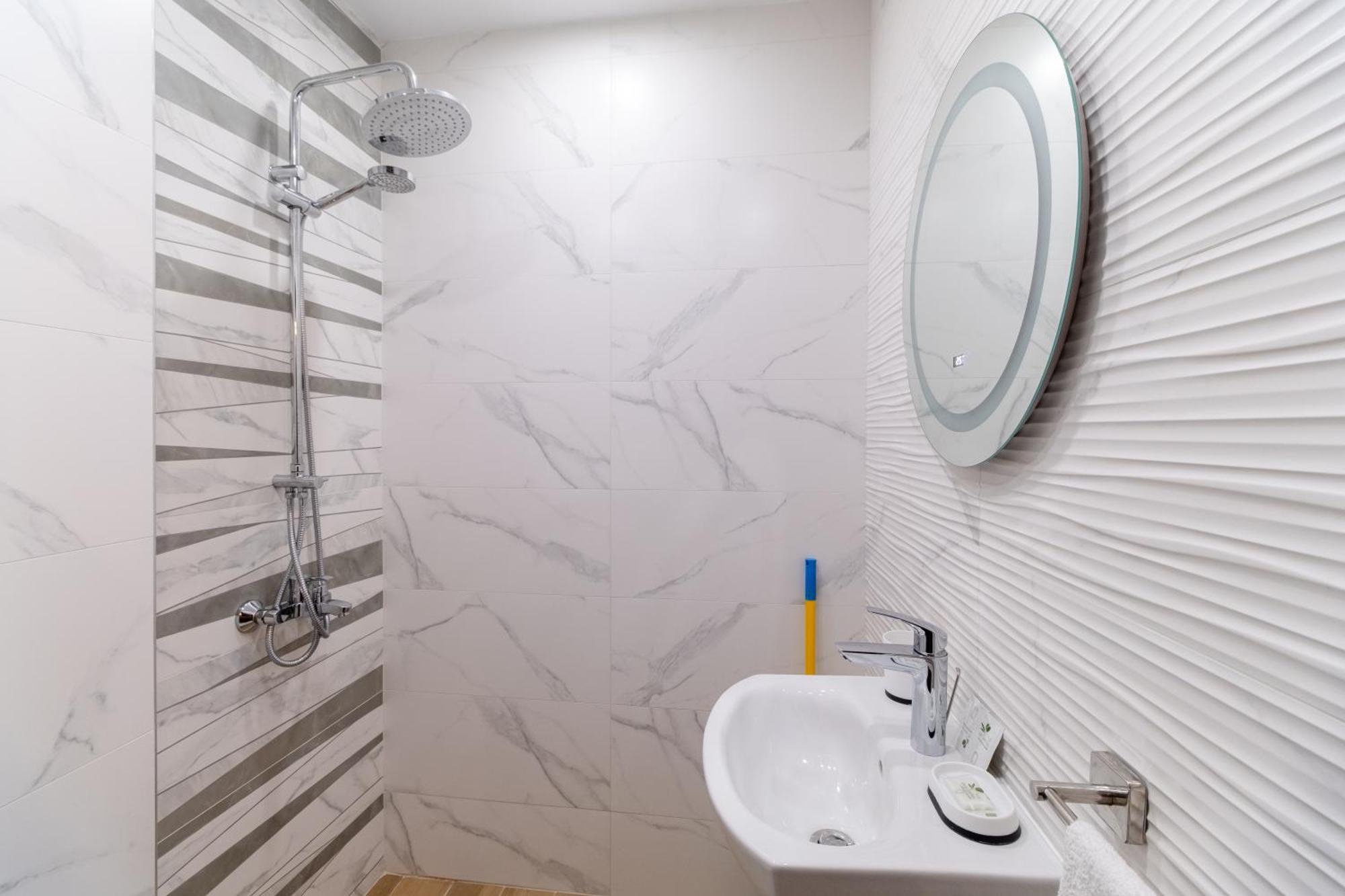 1-Bedroom Apartment With Free Private Parking بلوفديف المظهر الخارجي الصورة