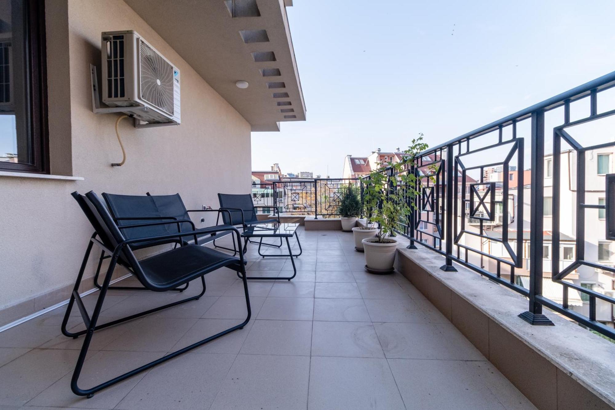 1-Bedroom Apartment With Free Private Parking بلوفديف المظهر الخارجي الصورة