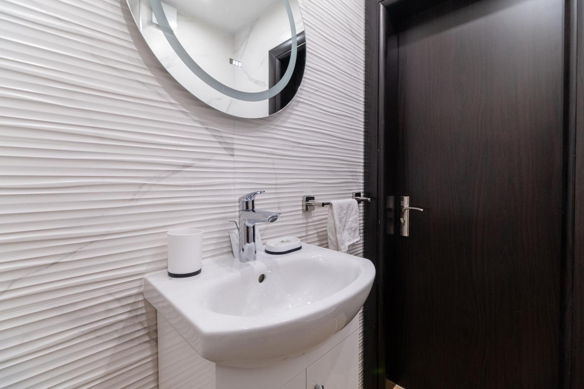 1-Bedroom Apartment With Free Private Parking بلوفديف المظهر الخارجي الصورة