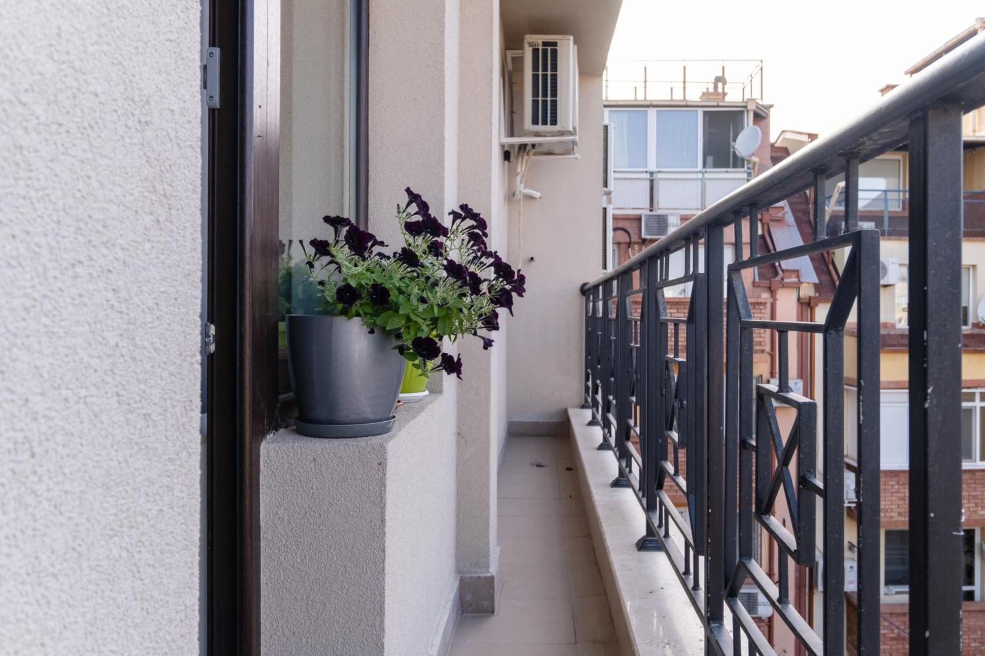 1-Bedroom Apartment With Free Private Parking بلوفديف المظهر الخارجي الصورة